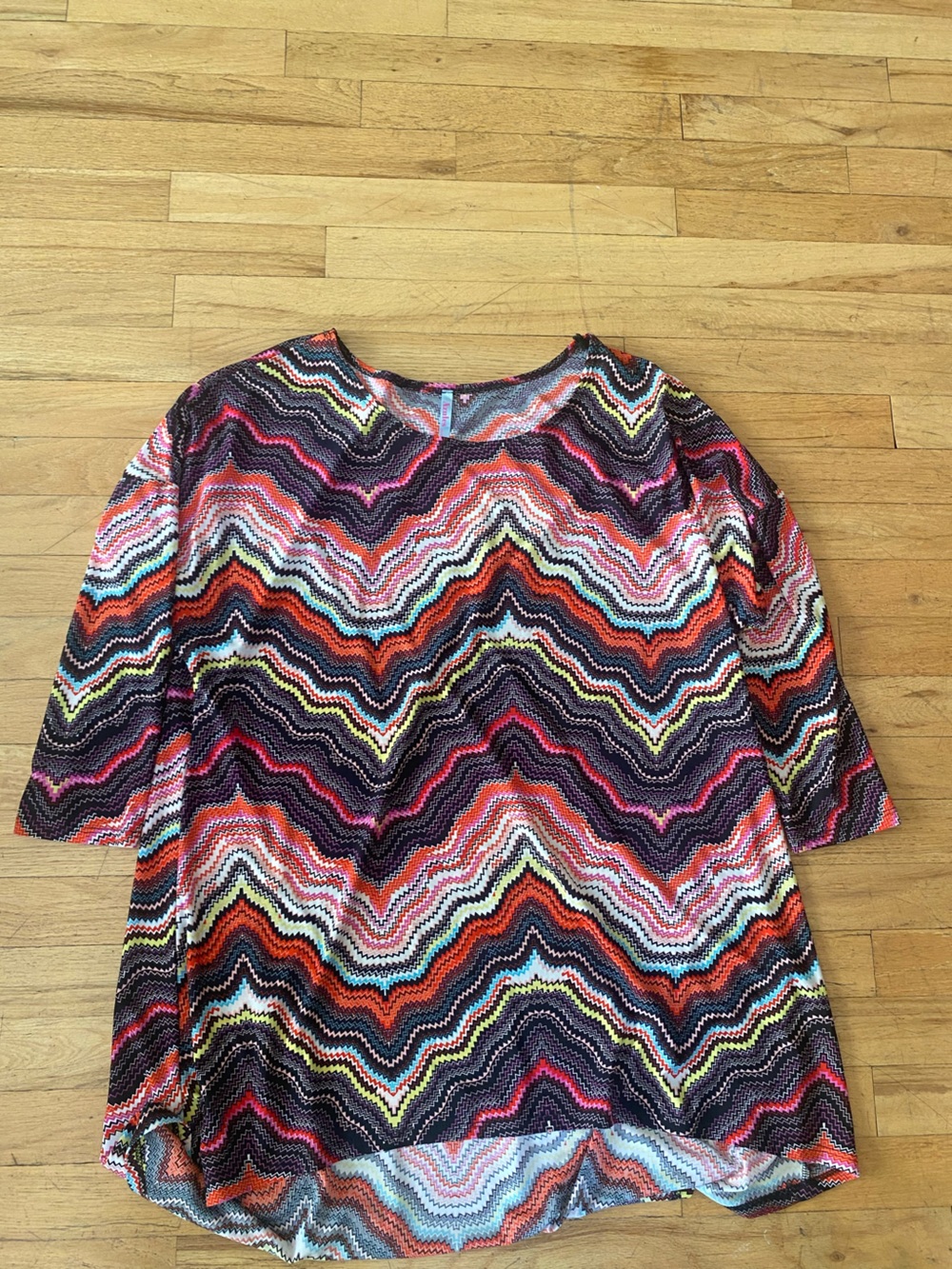 Azules  amazing   tunic top. Stunning design. Gorg. Colors. Size  xl